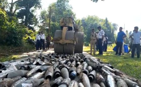 অবৈধ মডিফাইড বাইকের সাইলেন্সার ধ্বংস করল ট্রাফিক পুলিশ
