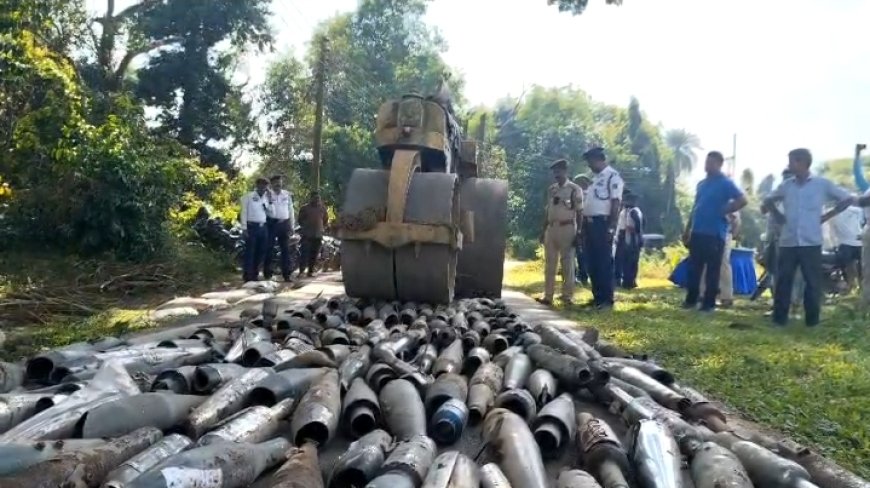 অবৈধ মডিফাইড বাইকের সাইলেন্সার ধ্বংস করল ট্রাফিক পুলিশ