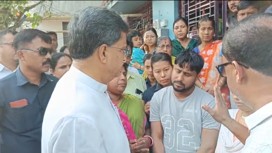 প্রায়ত স্কুল ছাত্রীর দীপান্বিতার বাড়িতে গিয়ে সমবেদনা জানালেন মুখ্যমন্ত্রী