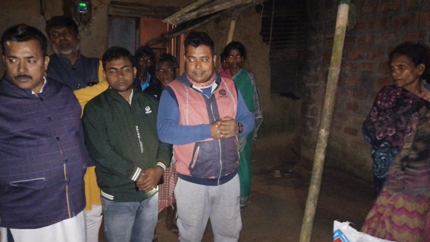 প্রয়াত অসহায় পরিবারে পাশে যুব মোর্চার মণ্ডল সম্পাদক