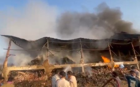 ডাম্পিং স্টেশনে ময়লার স্তুপে অগ্নিসংযোগ, নাশকতার উদ্দেশ্যেই অগ্নি সংযোগ নয়তো ?