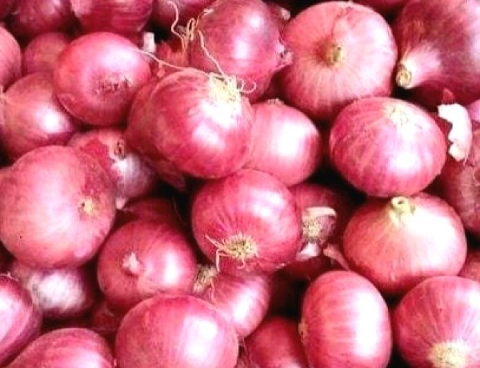 ভারত থেকে পেঁয়াজ আমদানি বন্ধ করতে গিয়ে বাংলাদেশের পেঁয়াজের মূল্যে আগুন