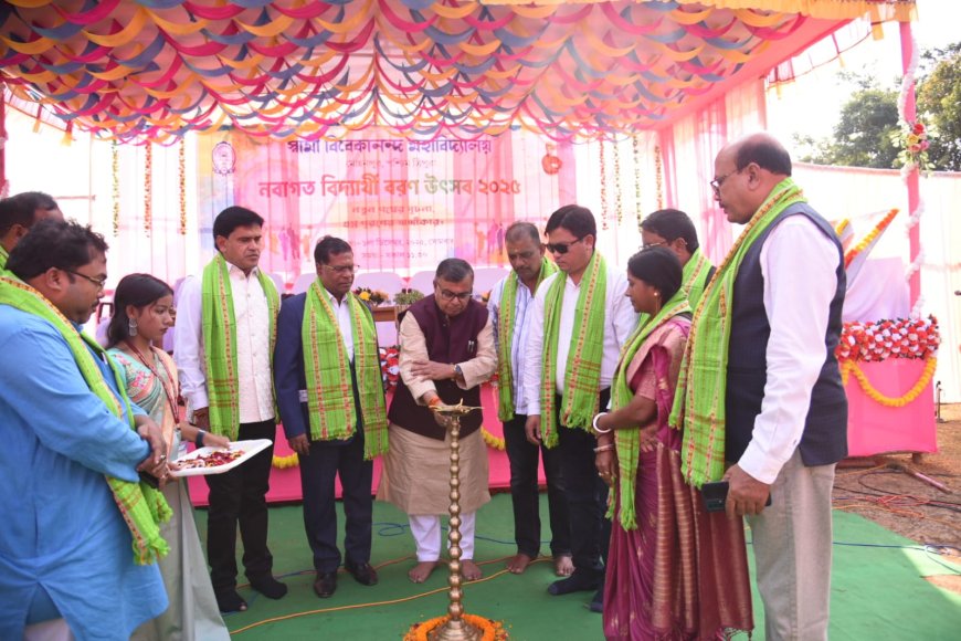 স্বামী বিবেকানন্দ মহাবিদ্যালয়ে নবীনবরণের সূচনা করলেন মন্ত্রী রতন লাল নাথ