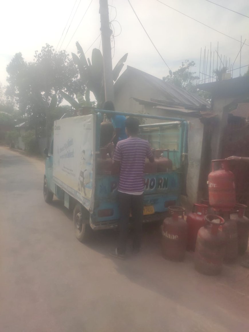 মনসার গ্যাস এজেন্সি ও গান্ধীগ্রামের গ্যাস এজেন্সি থেকে অবৈধ পথে বিক্রি হচ্ছে সিলিন্ডার