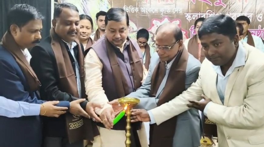 অঙ্কনে কৃতিদের স্কলারশিপ ও পুরস্কার প্রদান