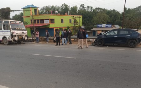 জাতীয় সড়কে দুটি গাড়ির মুখোমুখি সংঘর্ষ, আহত ২