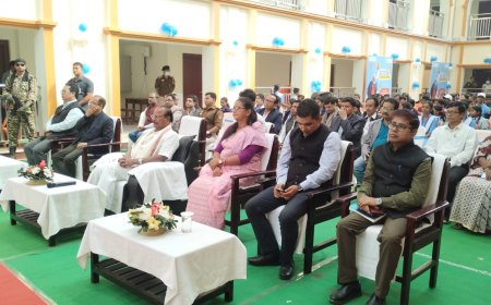 পরীক্ষাপে চর্চা কর্মসূচিতে বেড়ীমুড়া স্কুলে শিক্ষার্থীদের সাথে মতবিনিয়ময় করেন রাজ্যপাল