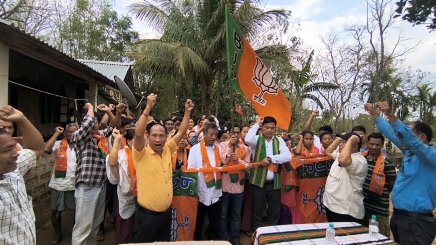 বড়কাঁঠালে মথা ও সিপিএম ছেড়ে ১৩১ জন ভোটার বিজেপিতে
