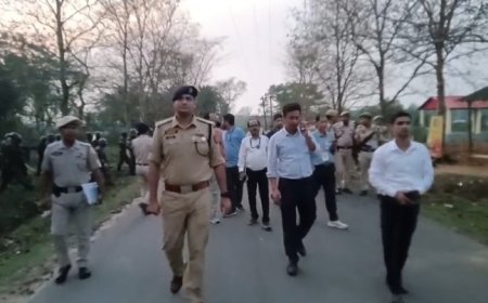 নির্বাচনকে সামনে রেখে রাজঘাট থেকে লেফুঙ্গা বাজার পর্যন্ত পুলিশের ফুট মার্চ