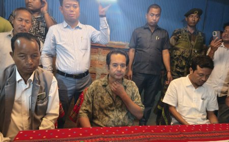 প্রয়াত দলিয় কর্মীর বাড়িতে গেলেন প্রদ্যুৎ বিক্রমাণিক্য দেববর্মা