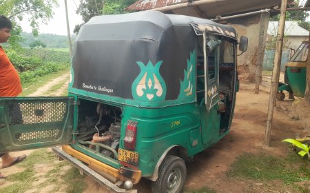 বামুটিয়ার দেবেন্দ্রনগর চা বাগানের নাশকতার আগুনে পুড়ল অটো