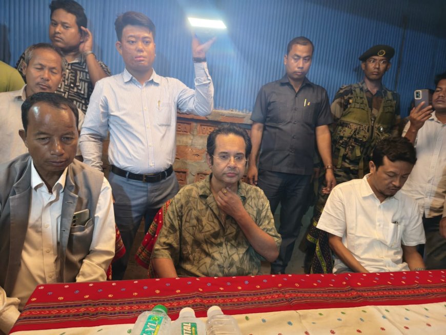 প্রয়াত দলিয় কর্মীর বাড়িতে গেলেন প্রদ্যুৎ বিক্রমাণিক্য দেববর্মা