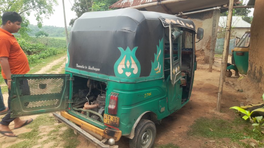 বামুটিয়ার দেবেন্দ্রনগর চা বাগানের নাশকতার আগুনে পুড়ল অটো