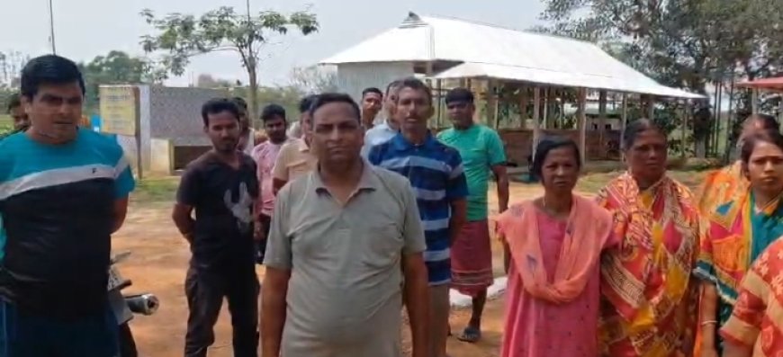 সিমনায় মন্দির নির্মাণে বহিরাগতদের বাঁধা, পাল্টা প্রতিবাদ স্থানীয়দের