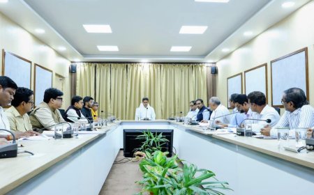 মুখ্যমন্ত্রী ও বিদ্যুৎ মন্ত্রীর উপস্থিতিতে বিদ্যুৎ দপ্তরের পর্যালোচনা সভা অনুষ্ঠিত